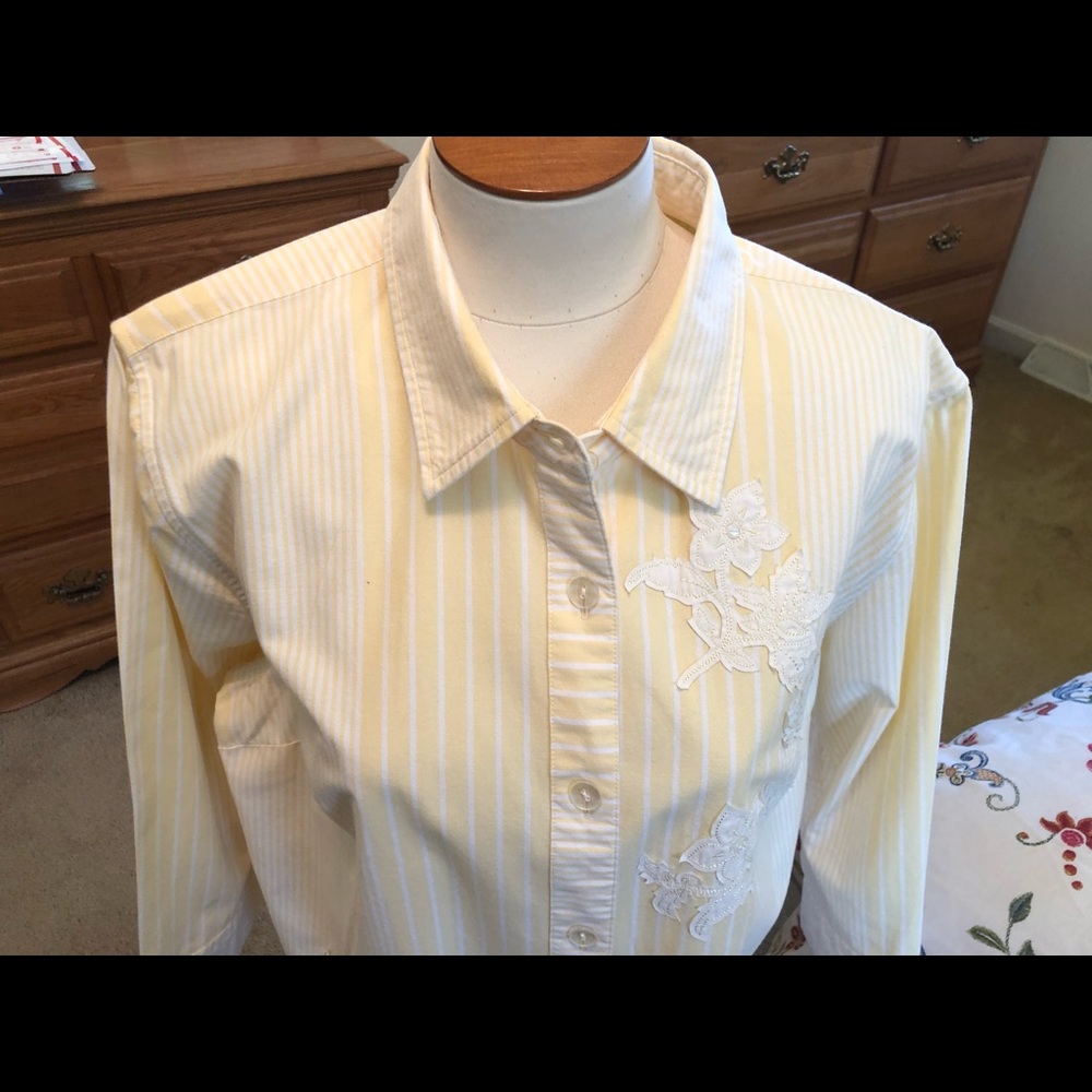 CJ Banks, size 0X, soft yellow blouse embroidered